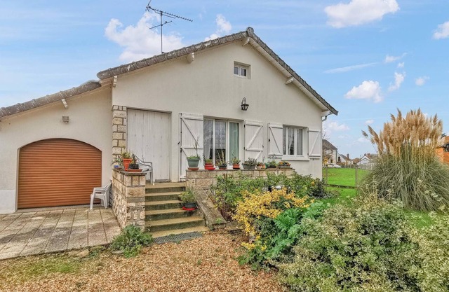 3 bedroom accommodation in Dampierre en burly