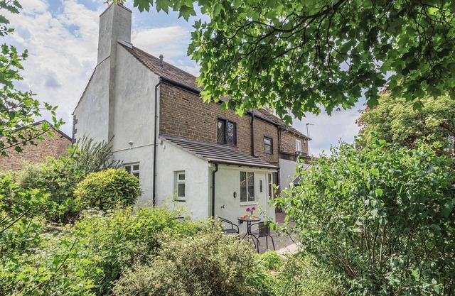 3 bedroom accommodation in Disley, near Macclesfield