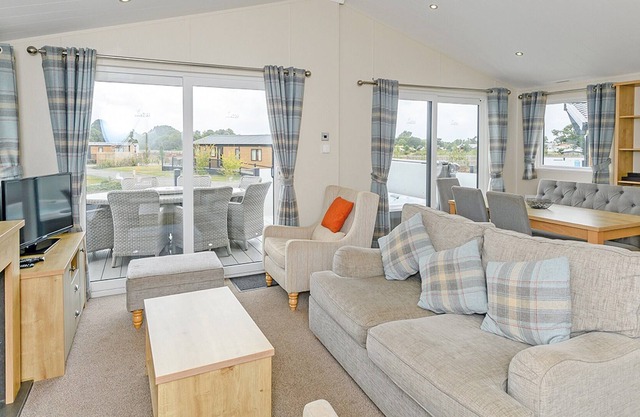 3 bedroom accommodation in Clyst St Mary, Nr Exeter