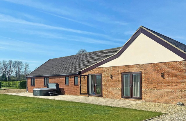 3 bedroom accommodation in Mattishall, near Dereham