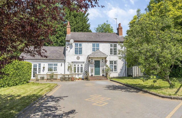3 bedroom accommodation in Hopwood, Nr Alvechurch