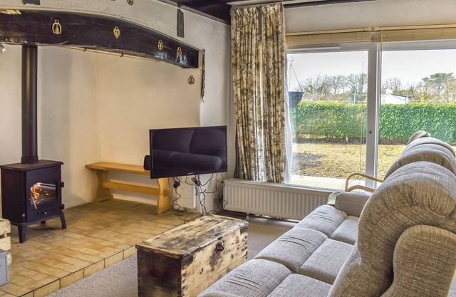 3 bedroom accommodation in Llanddeiniolen, near Bangor