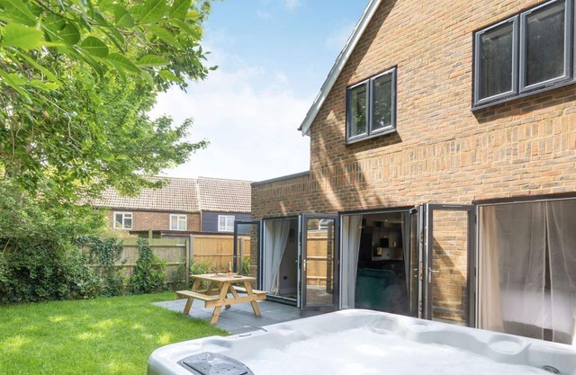 3 bedroom accommodation in Peacehaven