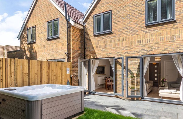 3 bedroom accommodation in Peacehaven