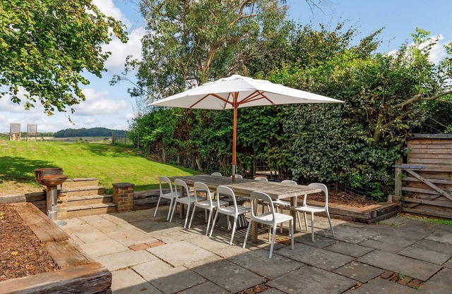 3 bedroom accommodation in Pulborough
