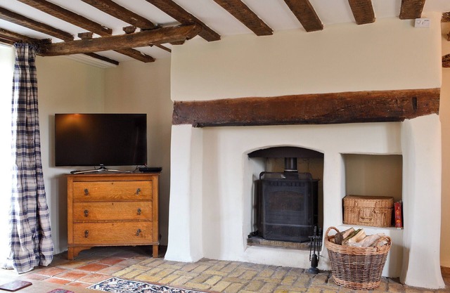 3 bedroom accommodation in South Acre