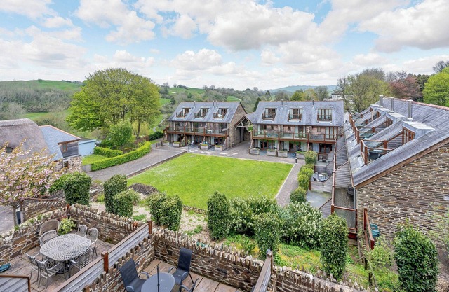 3 bedroom accommodation in Dartmouth