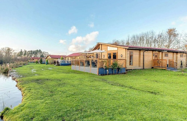 3 bedroom accommodation in Ellesmere