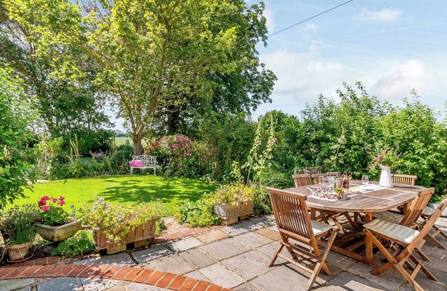 3 bedroom accommodation in Faversham