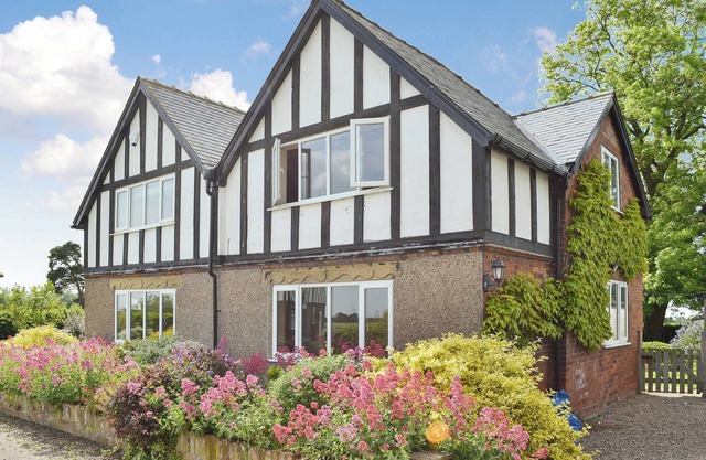 3 bedroom accommodation in Portington