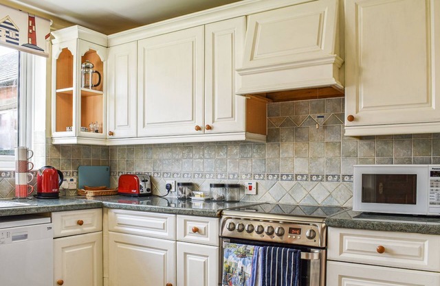 3 bedroom accommodation in Shrewton, near Salisbury
