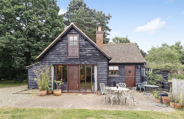 3 bedroom accommodation in Bromeswell, Woodbridge