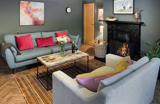 3 bedroom accommodation in Glossop