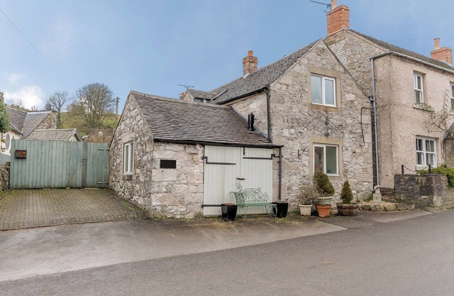 3 bedroom accommodation in Brassington, near Matlock
