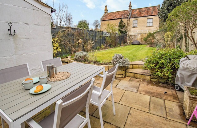 3 bedroom accommodation in Combe Down, near Bath