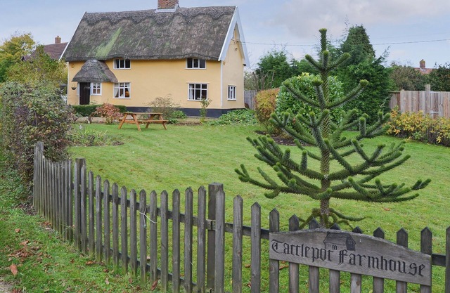 3 bedroom accommodation in Pulham Market, near Diss