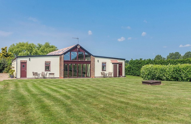 3 bedroom accommodation in Great Hatfield, near Hornsea