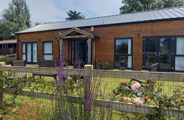 3 bedroom accommodation in Ruckinge, near Ashford