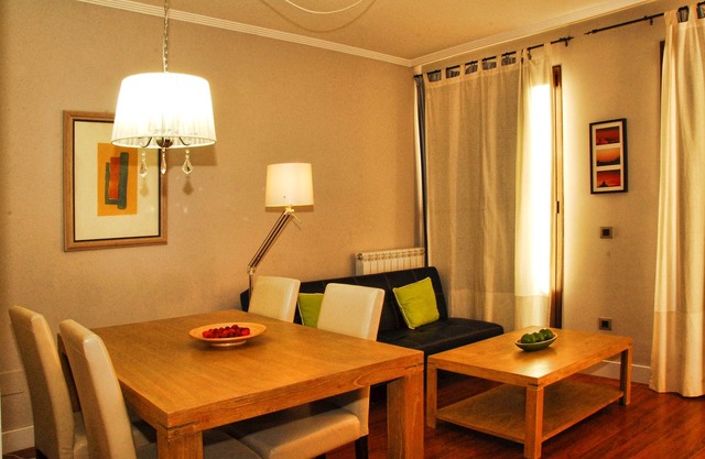 3 BEDROOM APARTMENT, 2 BATHROOMS, 2 TERRACES WITH VIEWS. AIR CONDITIONING,
