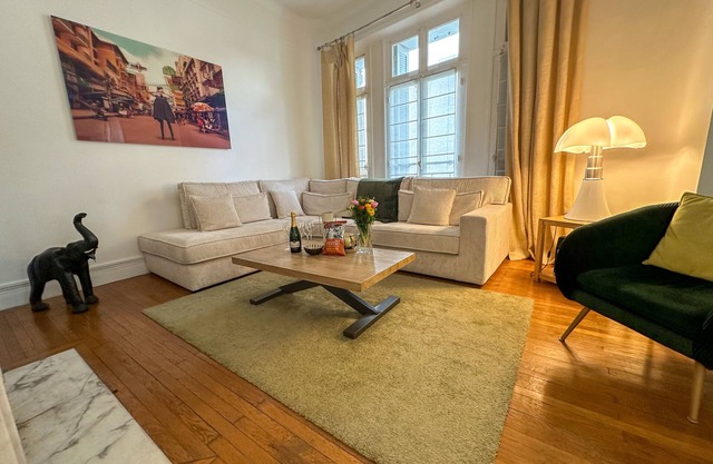 3-bedroom apt + 1 studio &Terrace, 500m from Palais, Charming Bourgeois