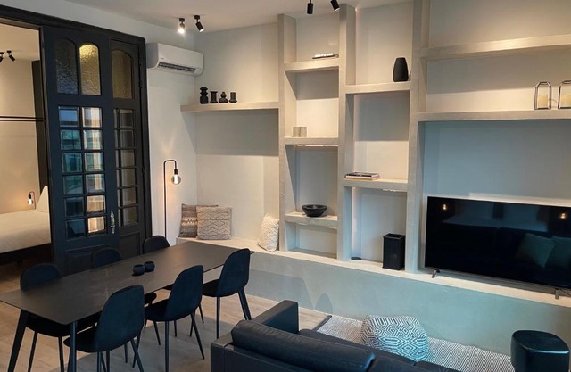 3 Bedroom Art-Nouveau Apartment with Free Parking