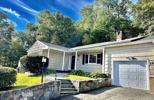 3-bedroom Candlewood Lakeside house