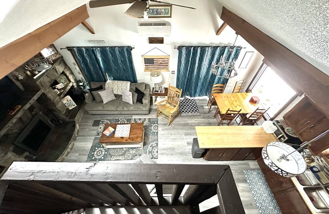 3+ - bedroom chalet with loft just 10 minutes from Magic Mountain Ski Resort