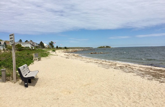 3 Bedroom Cottage just steps to Private Beach! Pet Friendly!