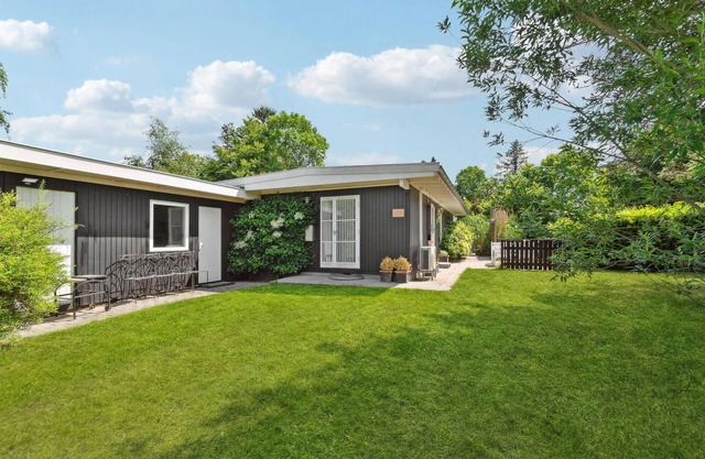 3 bedroom cozy home in Dronningmølle