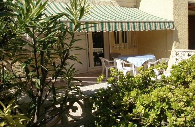 3 bedroom apartment 40 meters from the beach