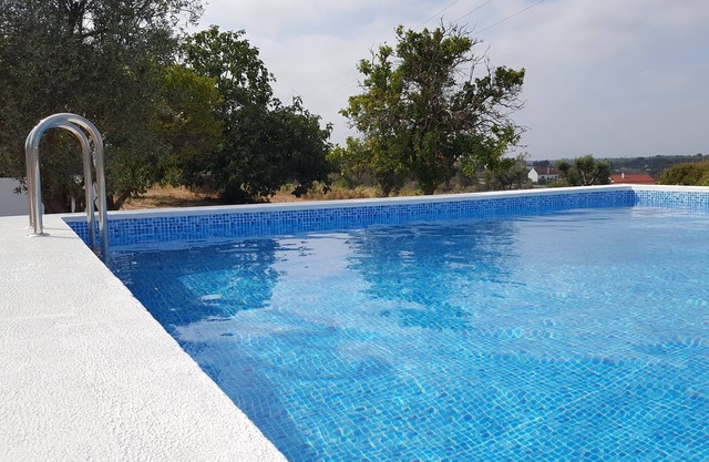 3-bedroom farmhouse (exclusive) with swimming pool in Coruche - 45 m from Lisbon