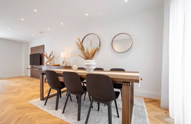 3 Bedroom Flat With Patio in Central London