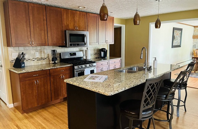 3 Bedroom High End House With Hot Tub Close To Erie Canal And Golf Courses