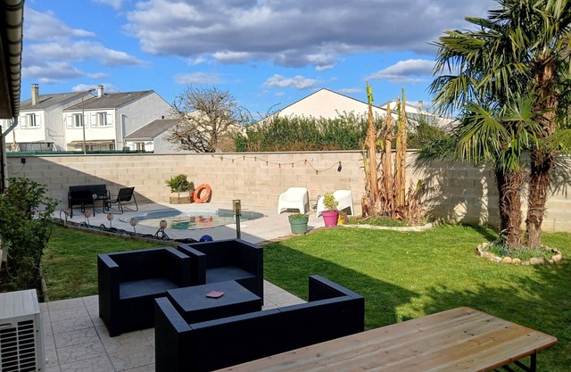 3-bedroom house, ground floor, swimming pool, not overlooked
