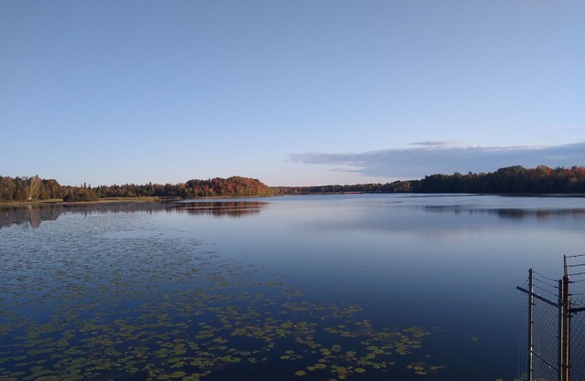 3-bedroom home on the river 10 min. from town also have identical1817617 ID #