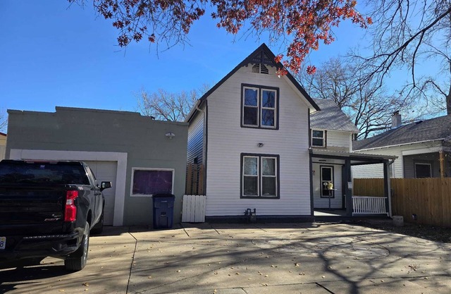 3-bedroom house in fabulous Wichita with WiFi, AC. Enjoy nsame day booking