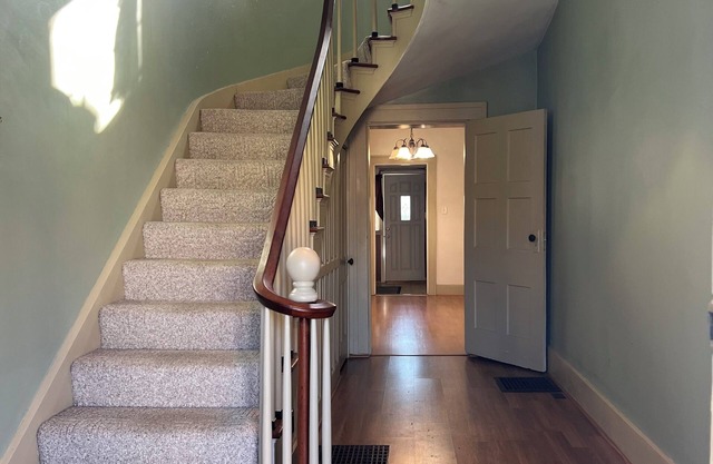 3-bedroom house in delightful Circleville with AC, WiFi. Enjoy a cozy stay