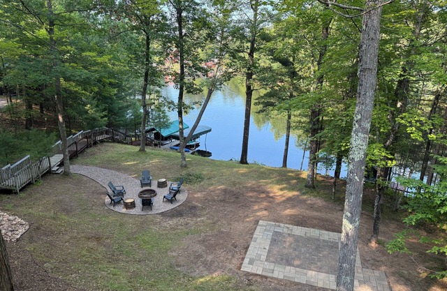 3-bedroom house on Lake Minocqua. Close to downtown and many area attractions.