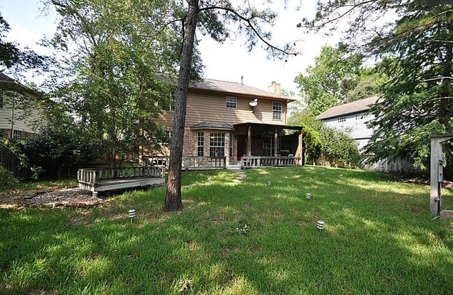 3 Bedroom house - The Woodlands - 30+ Days Only- Walk to Bear Branch from yard!