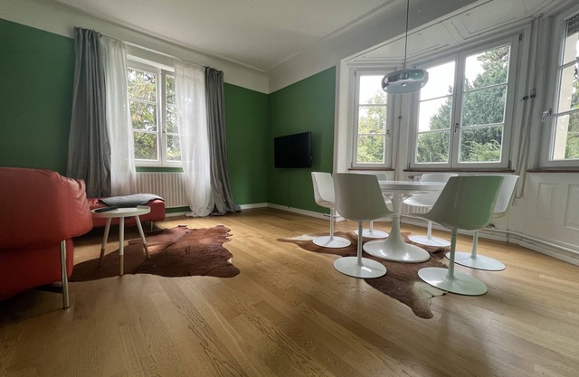 3 bedroom Jugendstilwohnung near the castle