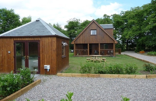3 Bedroom lodge with hot tub and garden.