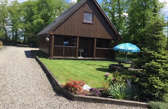 3 bedroom luxury lodge in a countryside location with a private hot tub, large gardens and private p
