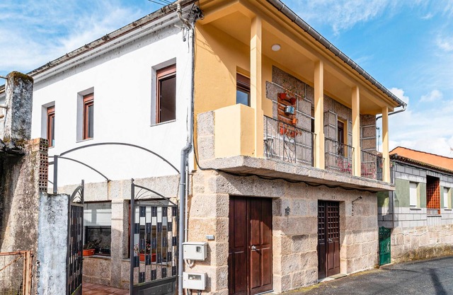 3 bedroom nice apartment in A Arnoia