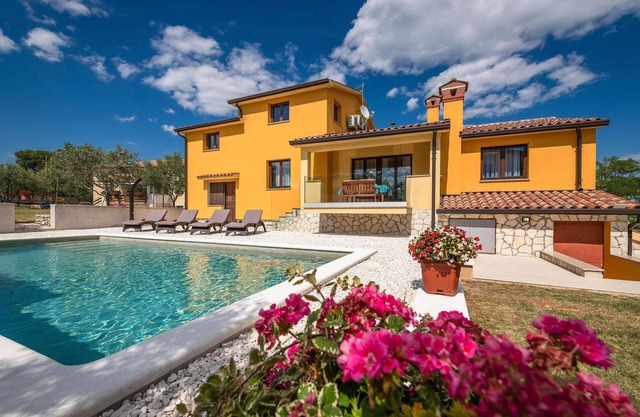 3 bedroom nice home in Barban