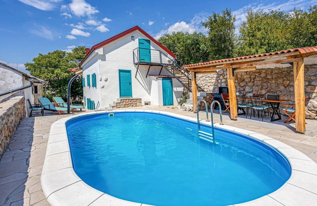 3 bedroom nice home in Karlobag