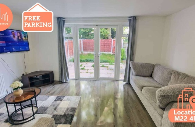 3 Bedroom Northenden Home by City SuperHost