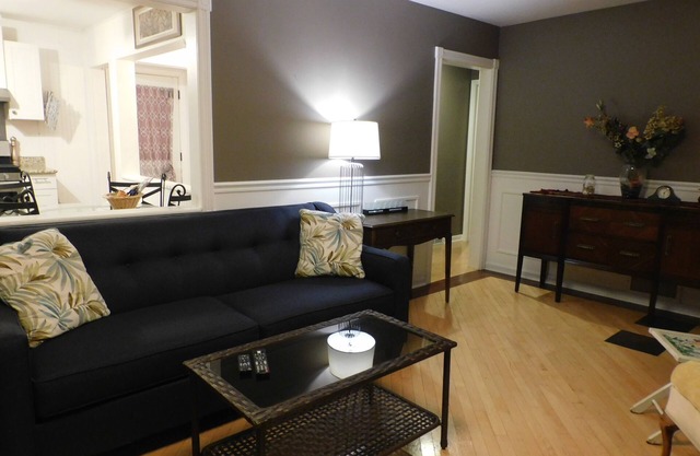 3 Bedroom Oasis away from home by Downtown McHenry Dogs Welcome near Hospital