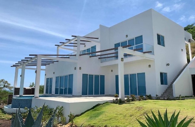 3 Bedroom Ocean View House