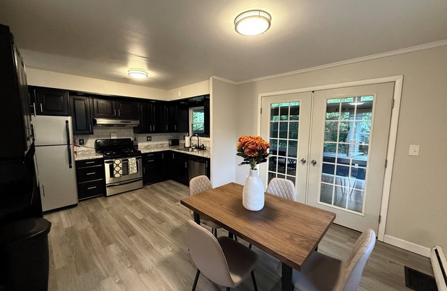 3-bedroom Penn State house walk to restaurants!