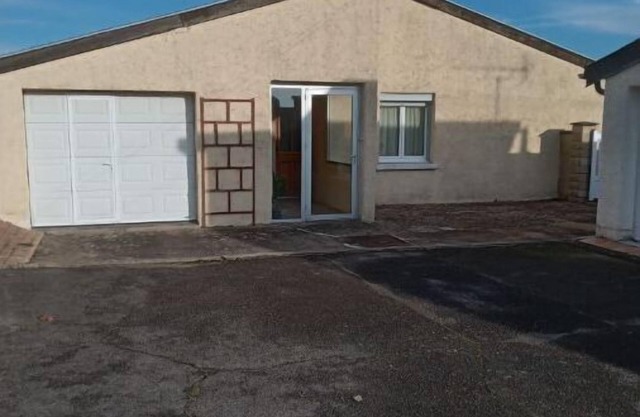 3 Bedroom Private vacation home in ChÃ¢teaudun